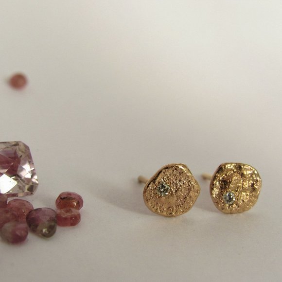 Gold diamonds earrings. 14k yellow gold earrings.